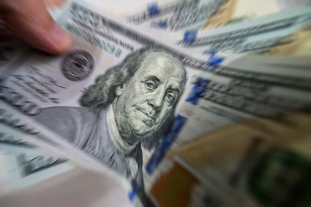 atração de assessores de investimento performance